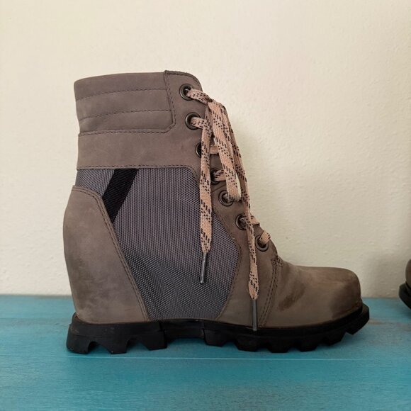 SOREL 'Joan Of Arctic Wedge III Lexie' Brown Distressed Leather Boots Sz 6.5 - Picture 6 of 9